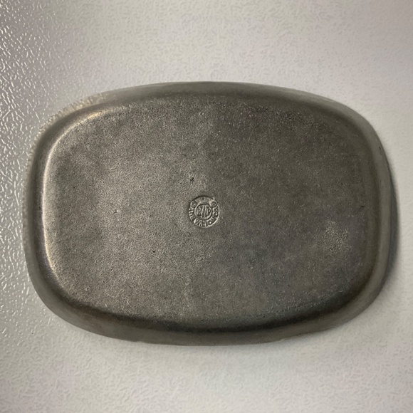 Small Wilton Armetale silver metal dish - Picture 2 of 7